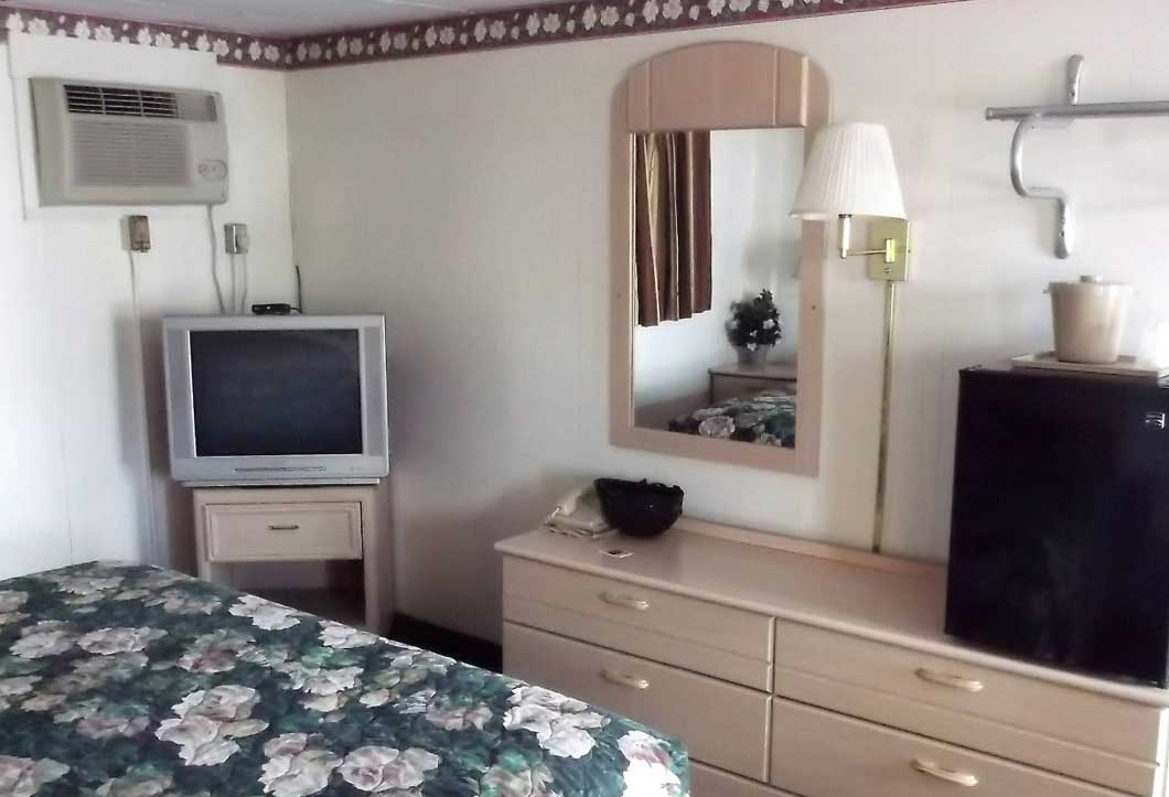 One King Bed, Smoking DuBois, PA